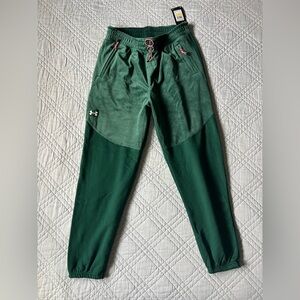 Under Armour Women’s Journey Fleece/Velour Jogger, Medium, Green (NWT)